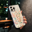 Husă magnetică cu model floral realizat cu laser pentru iPhone 16 Pro