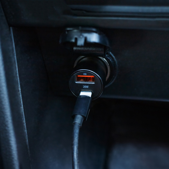 Încărcător auto Maxlife PD/QC 20W cu cablu USB-C – USB-C 60W pentru smartphone-uri, tablete, dispozitive de navigație și alte dispozitive cu USB/USB-C