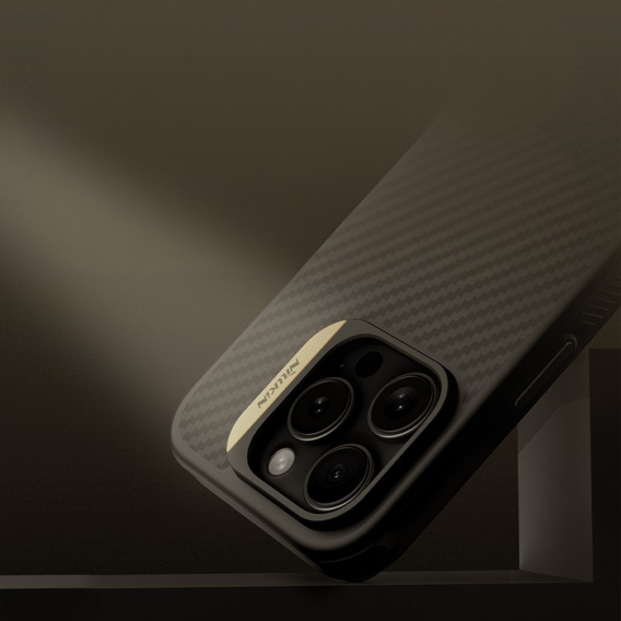 Carcasă pentru iPhone 16 Pro, carcasă blindată Nillkin, Carbon Fiber, pentru Magsafe, de aur