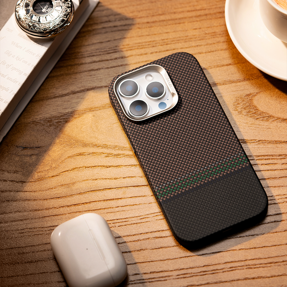 BENKS Kevlar Magnetic Armor Pro Prestige 600D Y065 carcasă pentru MagSafe cu buton activ pentru iPhone 16 Pro