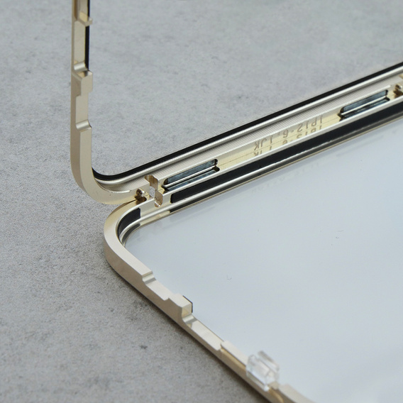 Carcasa Magnetic Dual Glass MagSafe pentru iPhone 11, de aur