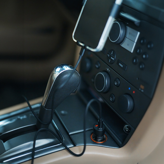 Încărcător auto Maxlife PD/QC 20W cu cablu USB-C – USB-C 60W pentru smartphone-uri, tablete, dispozitive de navigație și alte dispozitive cu USB/USB-C