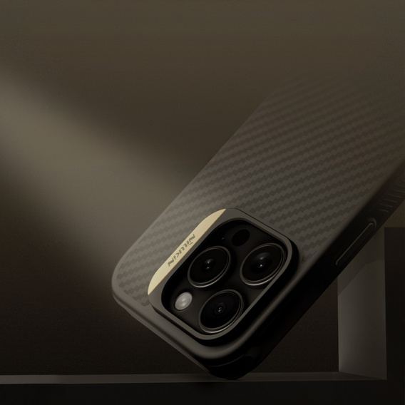 Carcasă pentru iPhone 16 Pro Max, carcasă blindată Nillkin, Carbon Fiber, pentru Magsafe, de aur